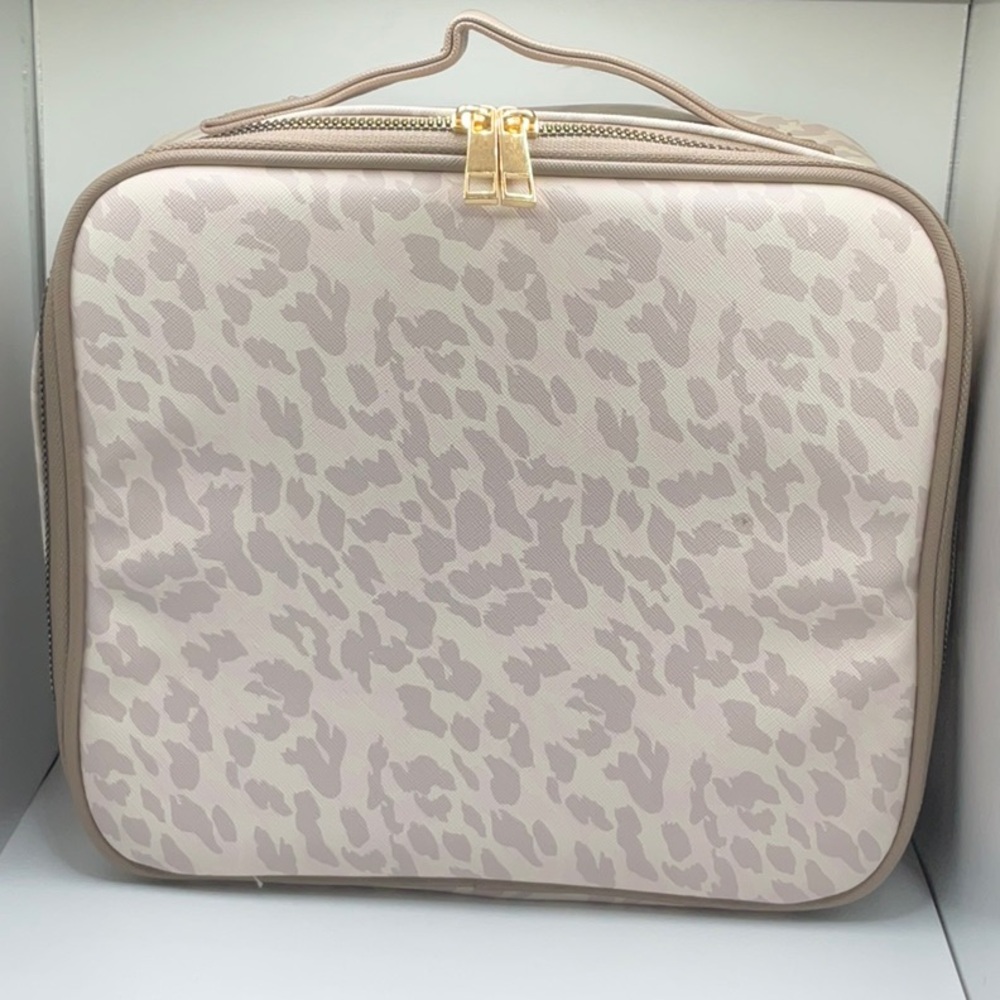 Leapord print large carry all makeup case.